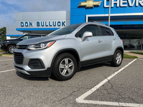 Used 2019 Chevrolet Trax LT FWD image 1