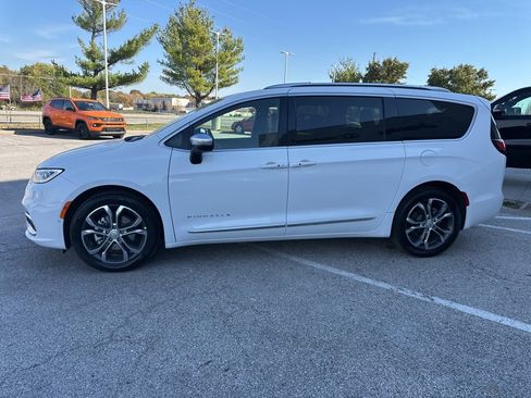 New 2026 Chrysler Pacifica Pinnacle w/ Trailer Tow Group image 16