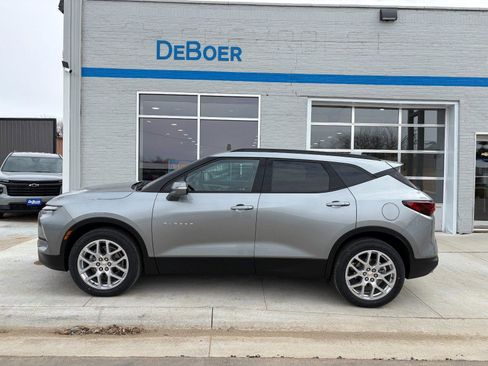 Used 2023 Chevrolet Blazer LT image 2