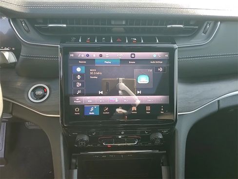 New 2025 Jeep Grand Cherokee Limited image 16