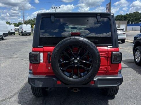 Used 2018 Jeep Wrangler Unlimited Sahara AWD/4WD image 5