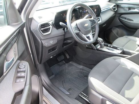 Certified 2026 Chevrolet TrailBlazer LT w/ LT Cold Weather Package FWD image 13
