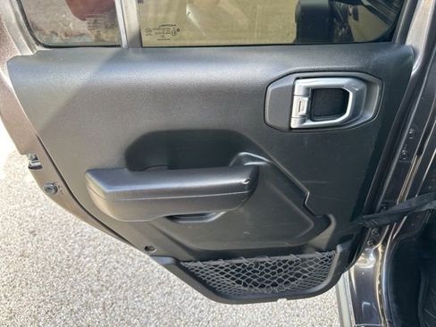 Certified 2021 Jeep Wrangler Unlimited Rubicon AWD/4WD image 35