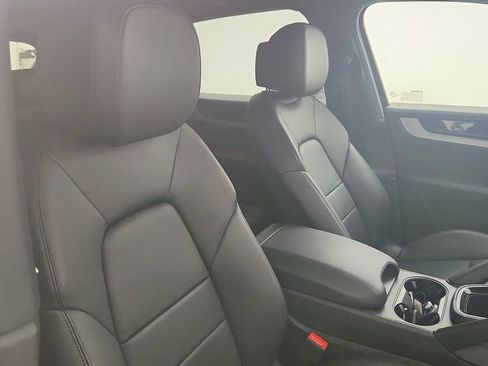 Used 2025 Porsche Cayenne AWD/4WD image 19