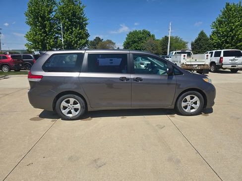 Used 2013 Toyota Sienna L w/ Towing Pkg FWD image 8
