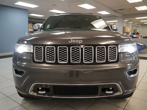 Used 2018 Jeep Grand Cherokee Overland AWD/4WD image 16