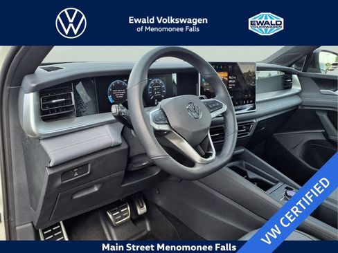 Certified 2025 Volkswagen Tiguan SE R-Line AWD/4WD image 12