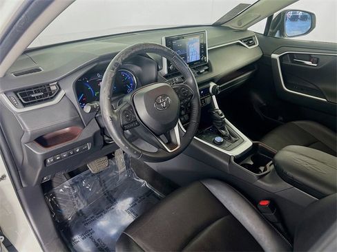 Used 2019 Toyota RAV4 Limited image 10