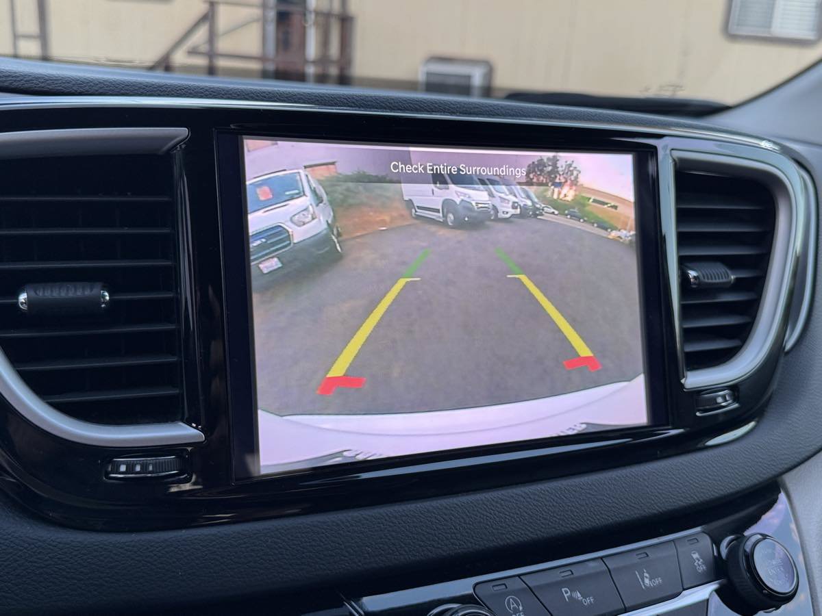 Used 2023 Chrysler Pacifica Touring-L FWD image 29