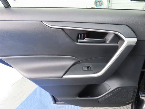 Used 2021 Toyota RAV4 LE AWD/4WD image 22