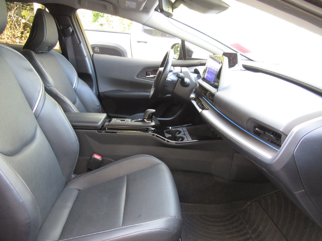 Used 2025 Toyota Prius FWD image 19