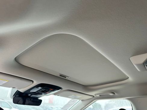 New 2026 Kia Carnival EX image 23