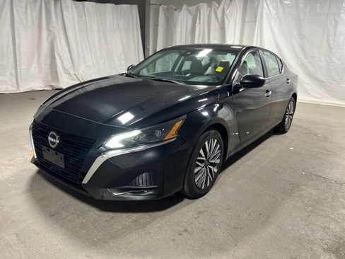 Used 2024 Nissan Altima 2.5 SV FWD image 3
