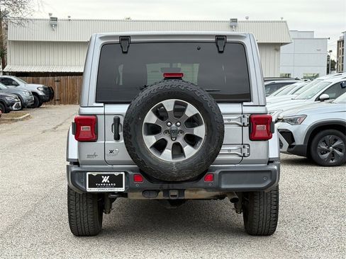 Used 2018 Jeep Wrangler Unlimited Sahara image 9