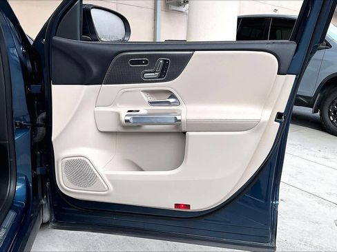 Used 2021 Mercedes-Benz GLB 250 4MATIC image 21