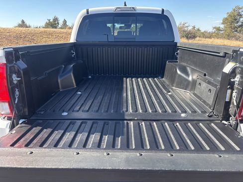 Used 2022 Toyota Tacoma SR5 w/ Technology Package AWD/4WD image 15