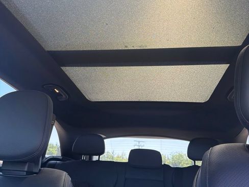 Used 2025 Mercedes-Benz GLC 300 4MATIC image 18