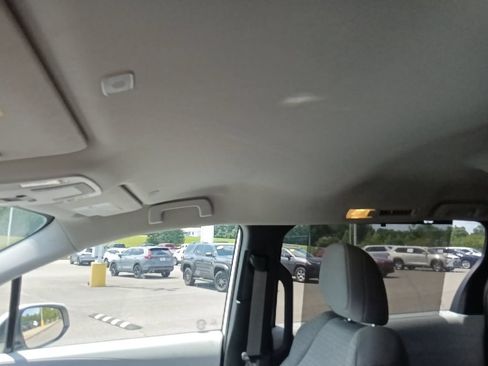 Used 2025 Toyota Sienna LE FWD image 14