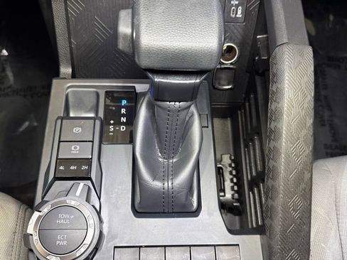 Certified 2025 Toyota Tacoma SR5 AWD/4WD image 39
