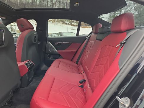 Used 2024 BMW 540i xDrive w/ Premium Package image 11