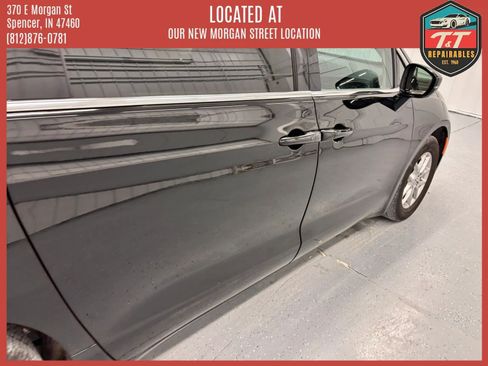 Used 2024 Chrysler Pacifica Touring-L FWD image 33