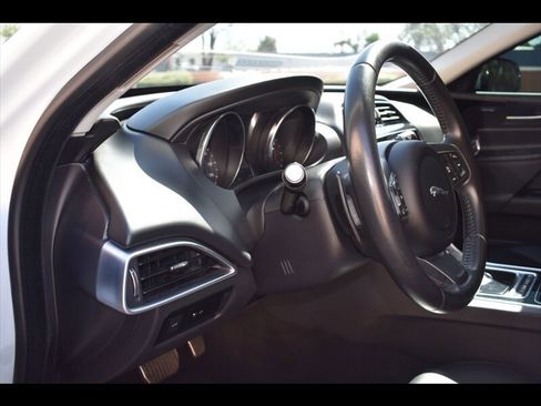 Used 2019 Jaguar XE Premium RWD image 15