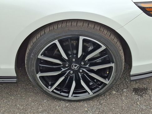 Used 2024 Honda Accord Touring image 8