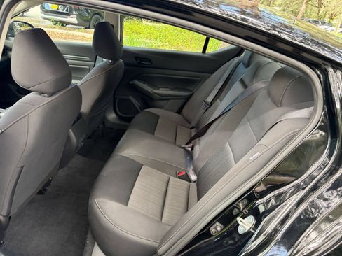 Used 2025 Nissan Altima 2.5 SV FWD image 36