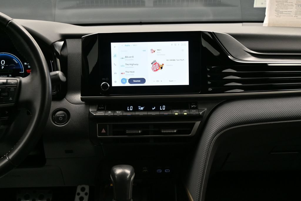 Used 2025 Toyota Camry SE FWD image 18