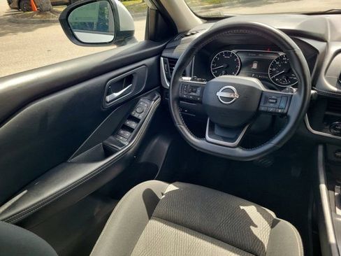 Certified 2025 Nissan Rogue SV FWD image 19
