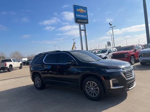 Used 2023 Chevrolet Traverse LT image 8
