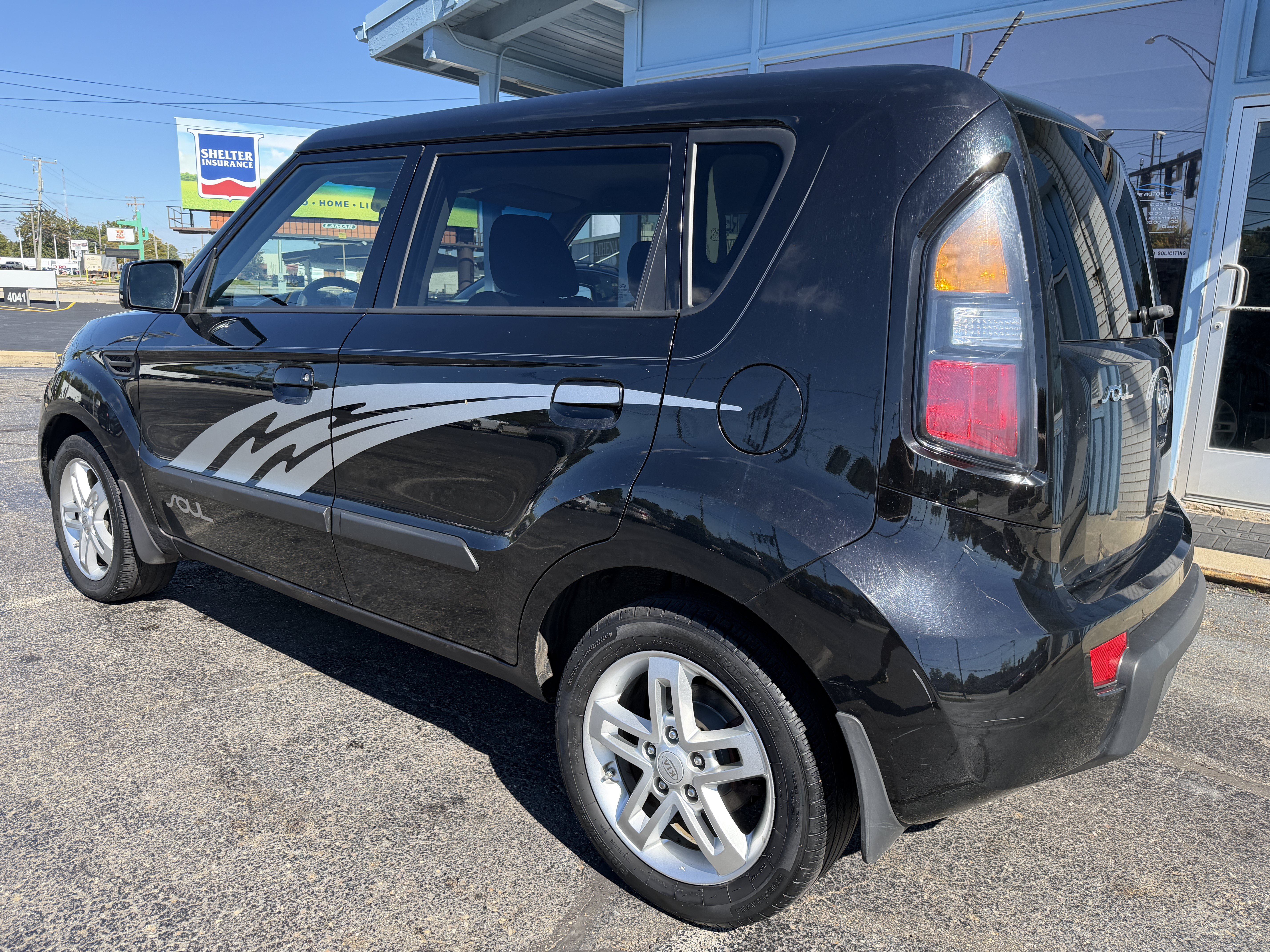 Used 2010 Kia Soul + FWD image 3