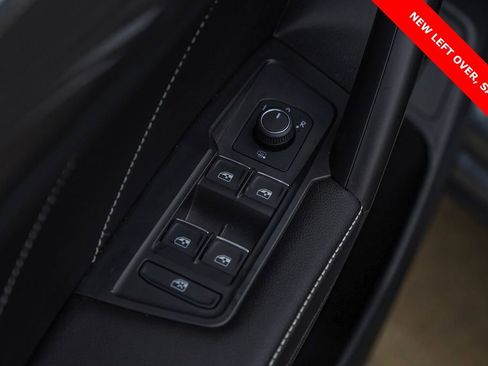 Used 2024 Volkswagen Tiguan SE R-Line image 20