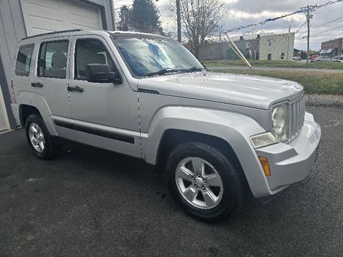 Used 2012 Jeep Liberty Sport image 5