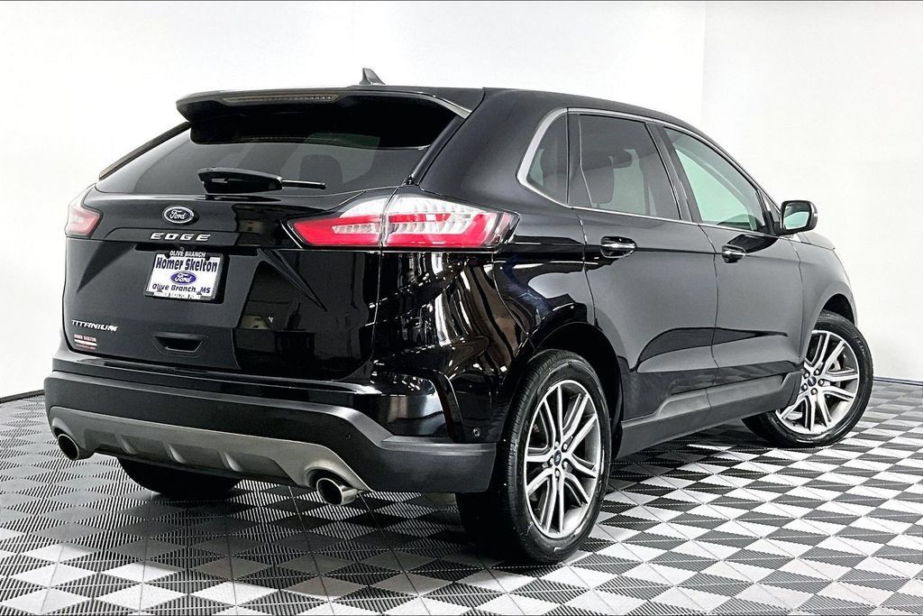 Used 2021 Ford Edge Titanium w/ Equipment Group 301A FWD image 12