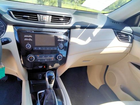 Used 2017 Nissan Rogue S image 17