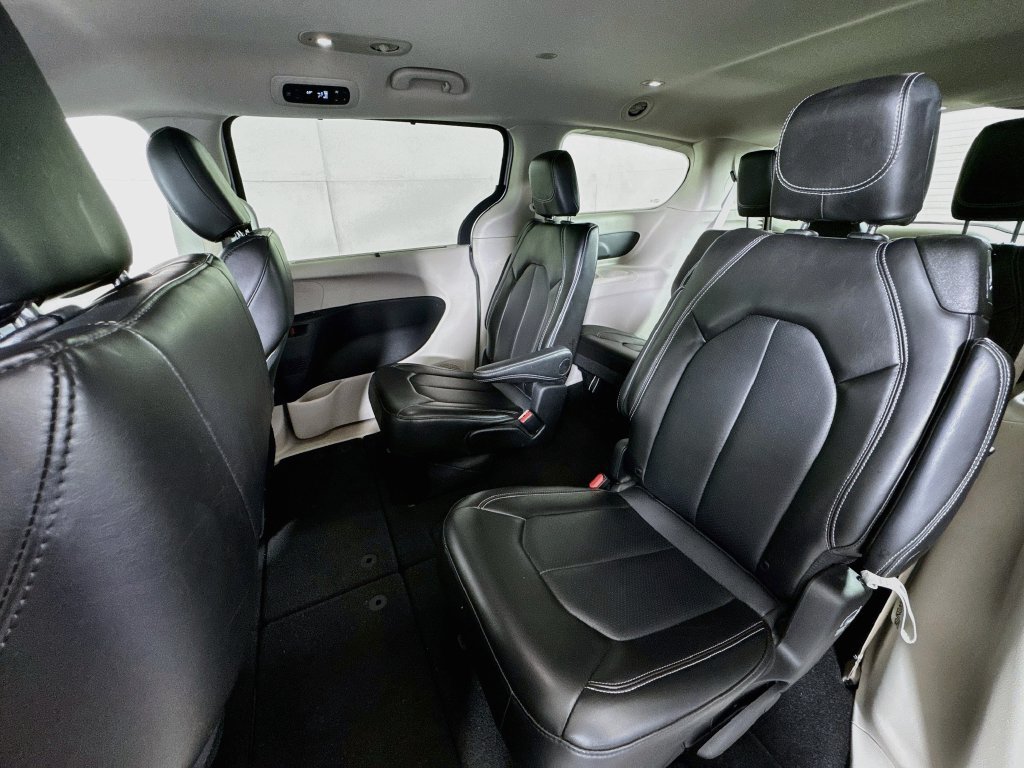 Used 2024 Chrysler Pacifica Touring-L FWD image 23