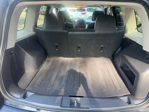 Used 2017 Jeep Patriot High Altitude AWD/4WD image 21