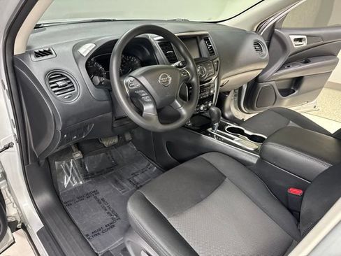 Used 2020 Nissan Pathfinder S FWD image 11