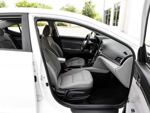 Used 2017 Hyundai Elantra SE FWD image 38