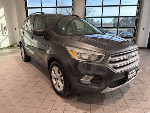 Used 2018 Ford Escape SE image 7