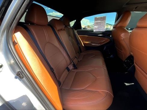 Used 2020 Toyota Avalon Limited image 24
