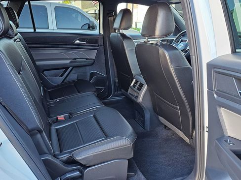 Used 2023 Volkswagen Atlas Cross Sport SE image 27