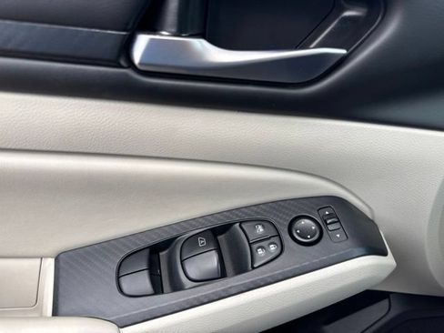 Used 2025 Nissan Altima 2.5 SV FWD image 39