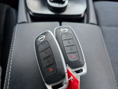 Used 2023 Nissan Rogue SV image 27