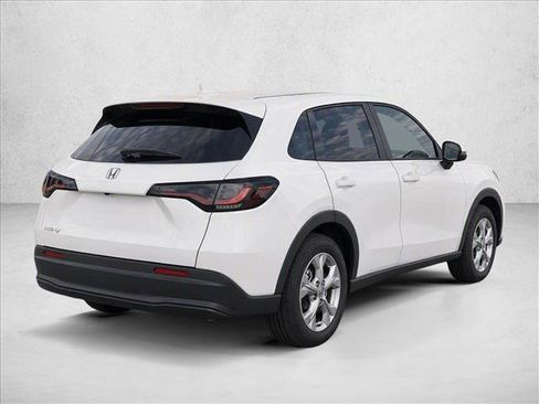 Used 2023 Honda HR-V LX image 7