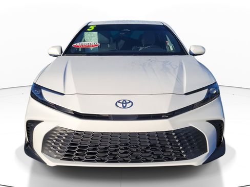 Certified 2025 Toyota Camry SE image 2
