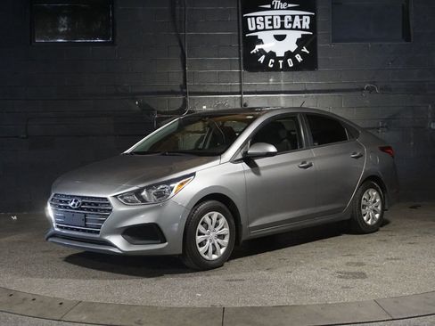 Used 2022 Hyundai Accent SE image 1
