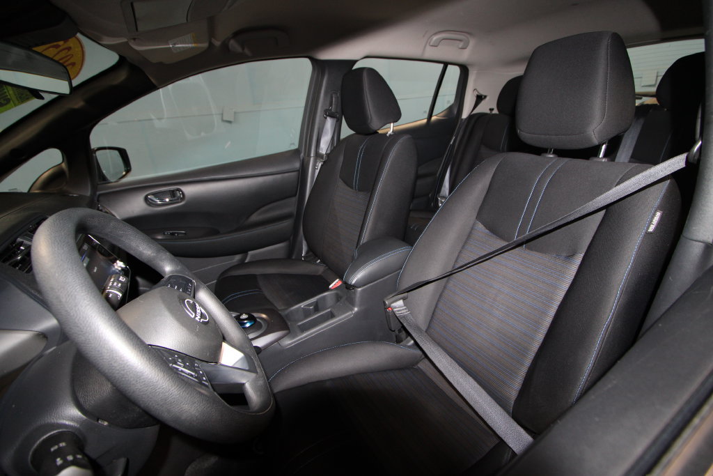 Used 2025 Nissan Leaf S FWD image 4