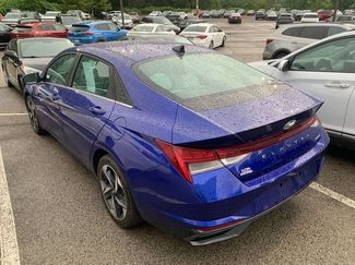 Used 2023 Hyundai Elantra Limited w/ Preferred Accessory Package FWD video 2
